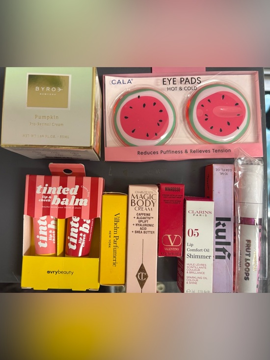 Valentino Other - Makeup bundle